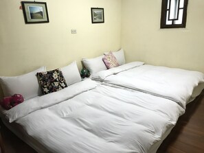 Cortinas blackout, wifi gratis y ropa de cama 