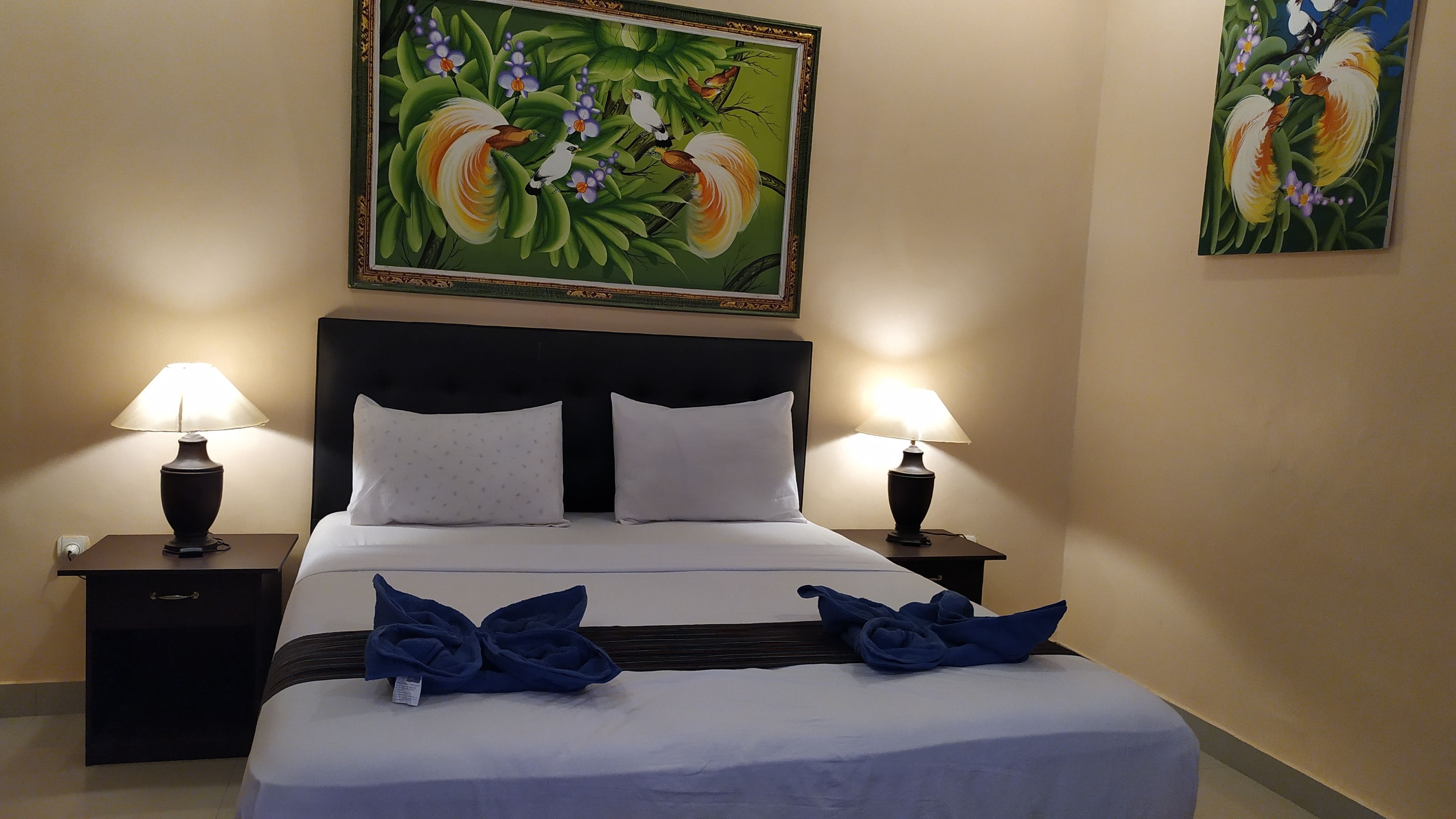 Phòng đôi Deluxe | Trang bị nội thất với thiết kế riêng biệt, bàn 