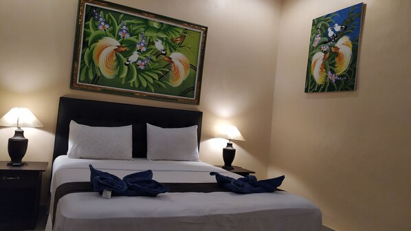 Phòng đôi Deluxe | Trang bị nội thất với thiết kế riêng biệt, bàn 