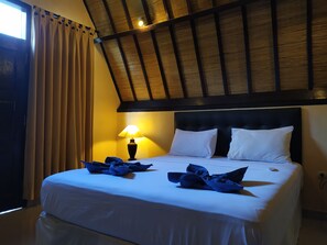 Deluxe Double Room | Individually furnished, desk, rollaway beds, free WiFi - Kusuka Bungalows (Gili Trawangan)
