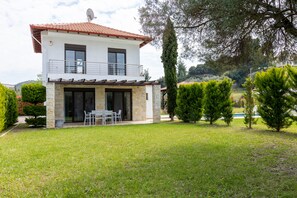 Front of property - Friday Mood (Kassandra)