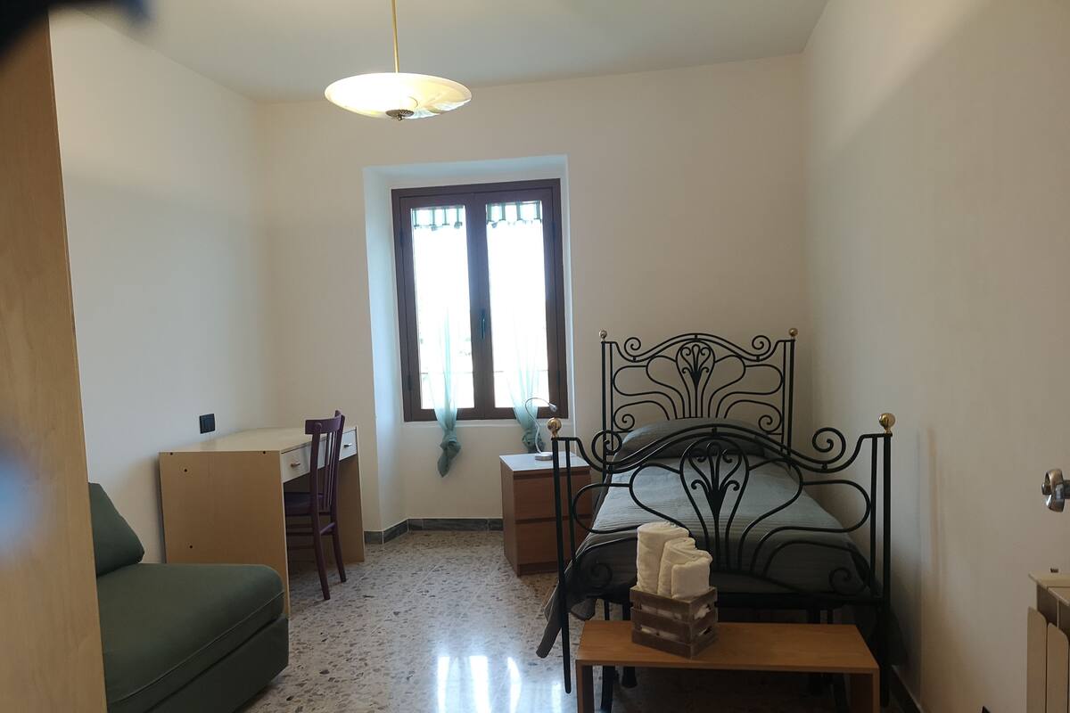 Basic Room, Shared Bathroom