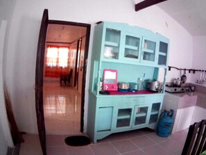 Family House | Private kitchen | Fridge, microwave, stovetop, rice cooker - Yellow House (General Luna)