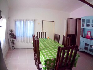 패밀리 하우스 | 객실 내 식사 공간