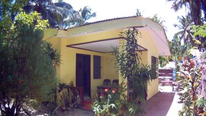 Family House - Yellow House (General Luna)