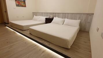Chambre Quadruple Ălite | Bureau, chambres insonorisĂ©es, fer et planche Ă repasser, Wi-Fi gratuit