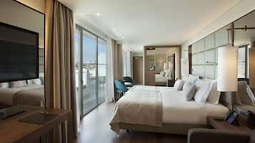 Executive Twin Room, Sea View | Minibar, in-room safe, soundproofing, free WiFi