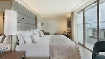 Executive Twin Room, Sea View | Minibar, in-room safe, soundproofing, free WiFi
