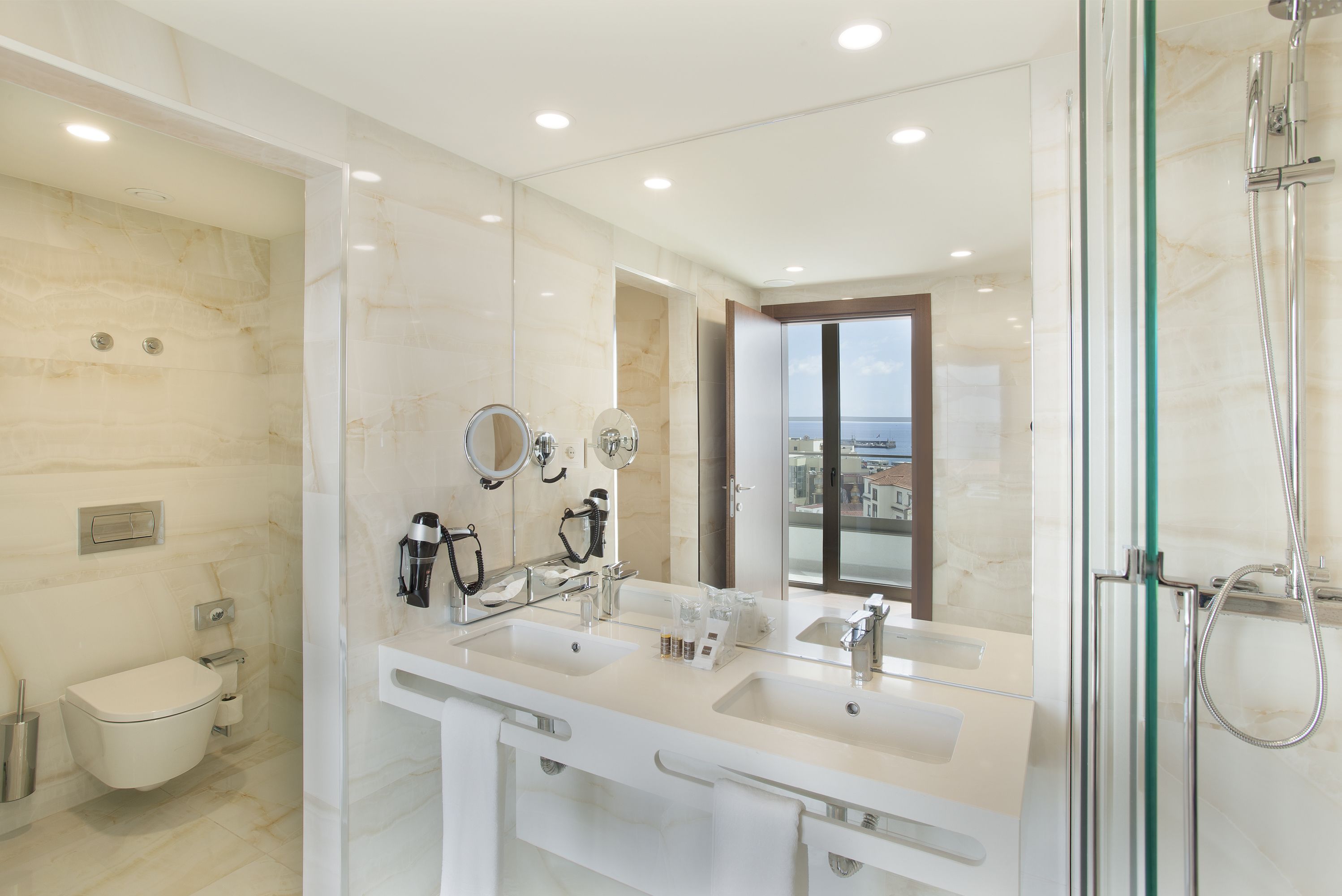 minibar, in-room safe, soundproofing, free wifi