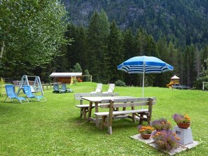BBQ/picnic Area - Appartamenti Majon Sotroi (Campitello di Fassa)
