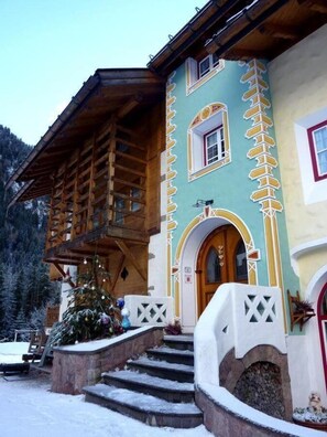 Property entrance - Appartamenti Majon Sotroi (Campitello di Fassa)