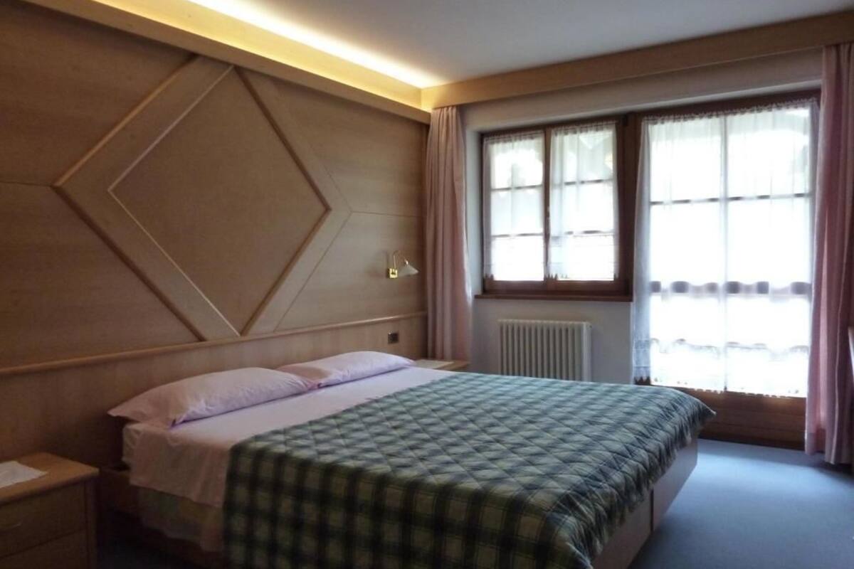 Deluxe appartement, 2 slaapkamers | 2 slaapkamers, een kluis op de kamer, een bureau