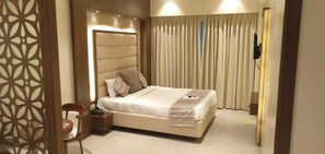 Deluxe Studio Suite | Free WiFi