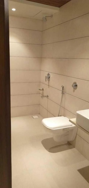 Shower, towels