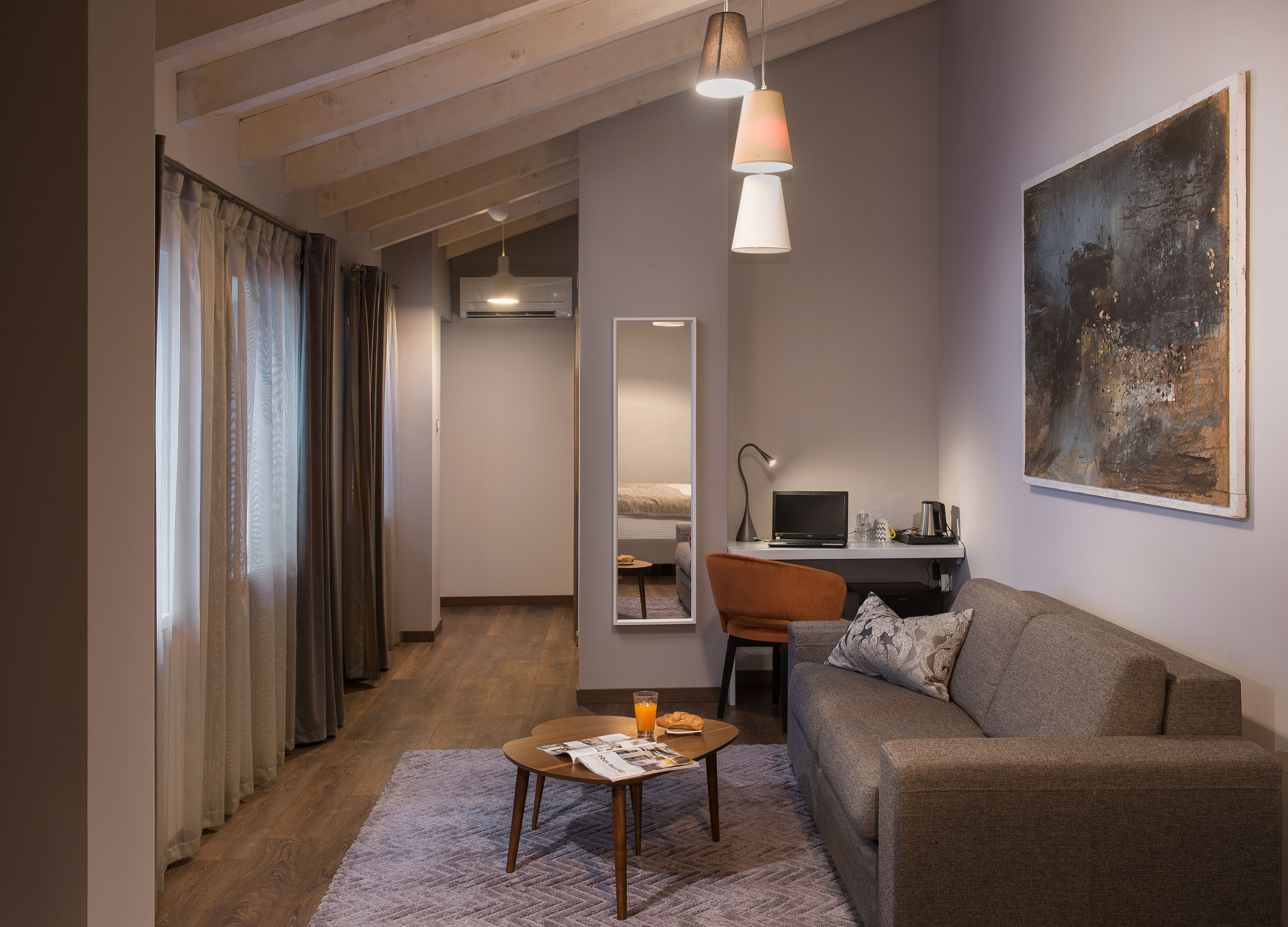 Zimmer | Minibar, Zimmersafe, individuell dekoriert, Schreibtisch