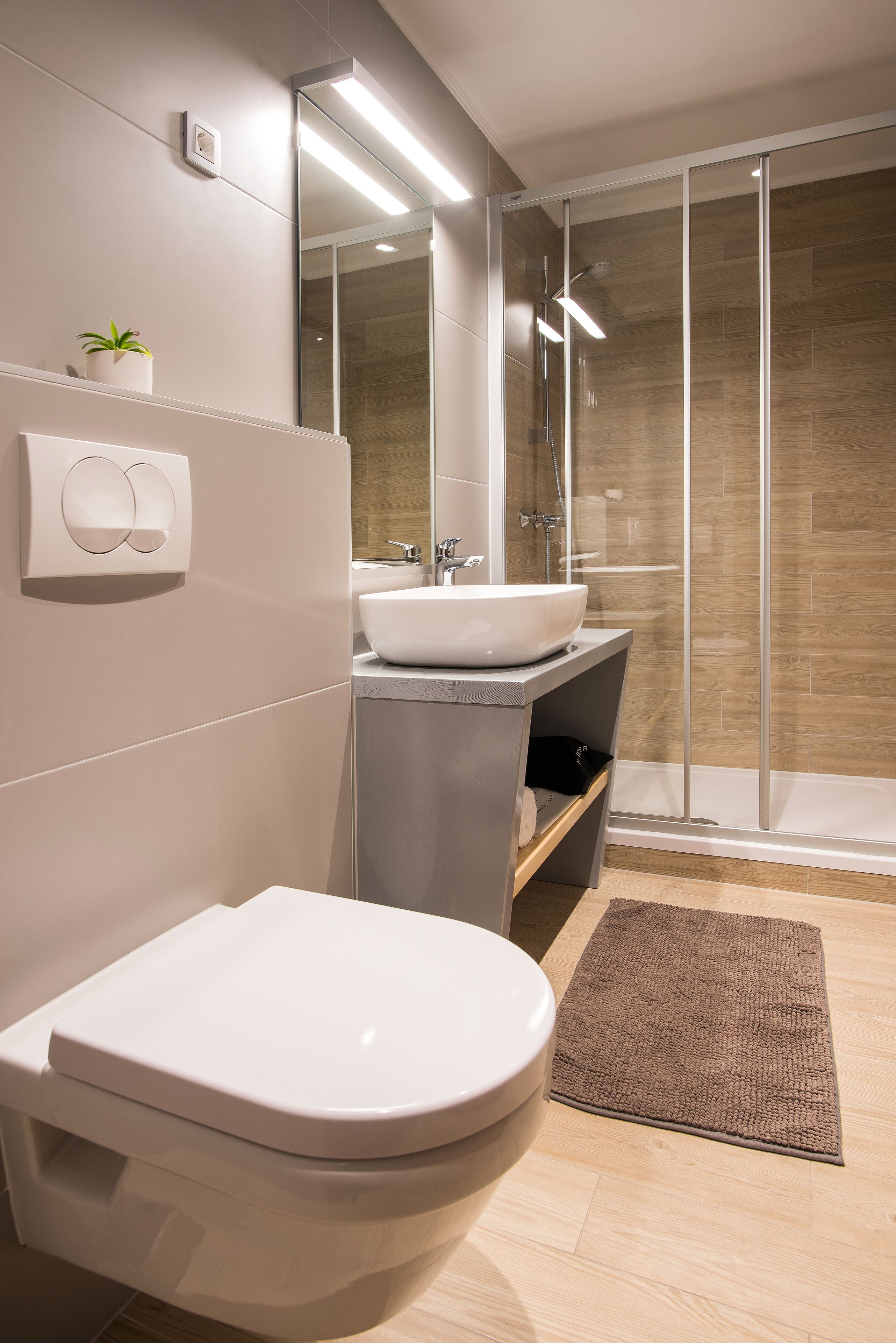 Classic-Zimmer | Badezimmer | Dusche, kostenlose Toilettenartikel, Haartrockner, Handtücher