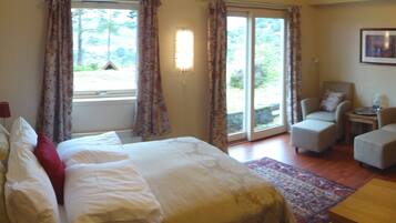 Individually decorated, blackout curtains, free WiFi