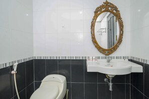 华丽套房 | 浴室 | 淋浴设施、毛巾