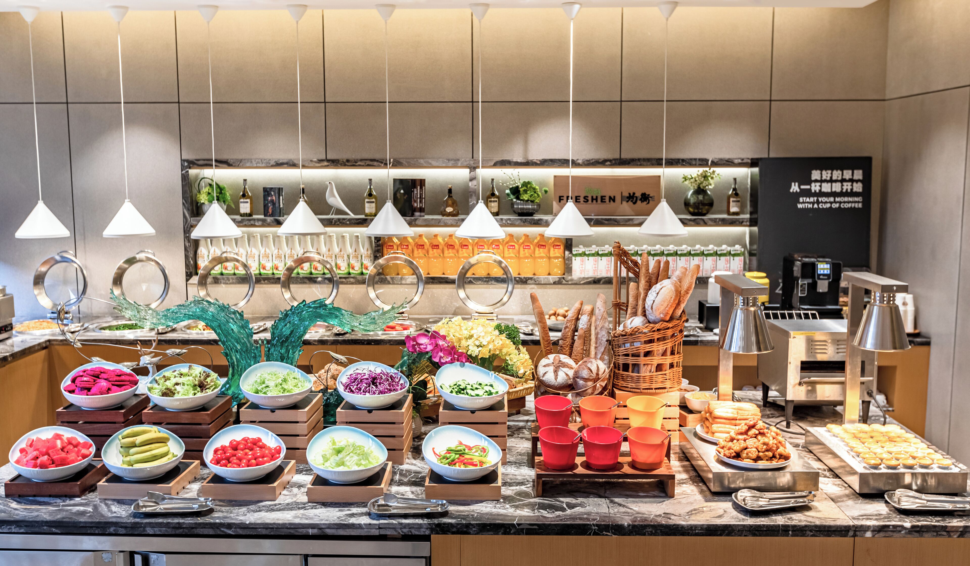 Daily buffet breakfast (CNY 53 per person)