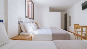 Standard Quadruple Room | Minibar, cribs (free), WiFi (free), bed sheets - Pousada Porto Fino (Cabo Frio)
