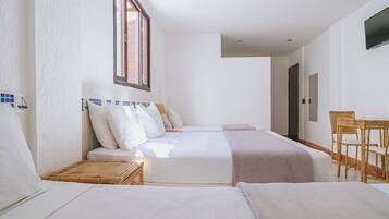 Quarto quádruplo standard | Frigobar, berços grátis, Wi-Fi de cortesia, roupa de cama