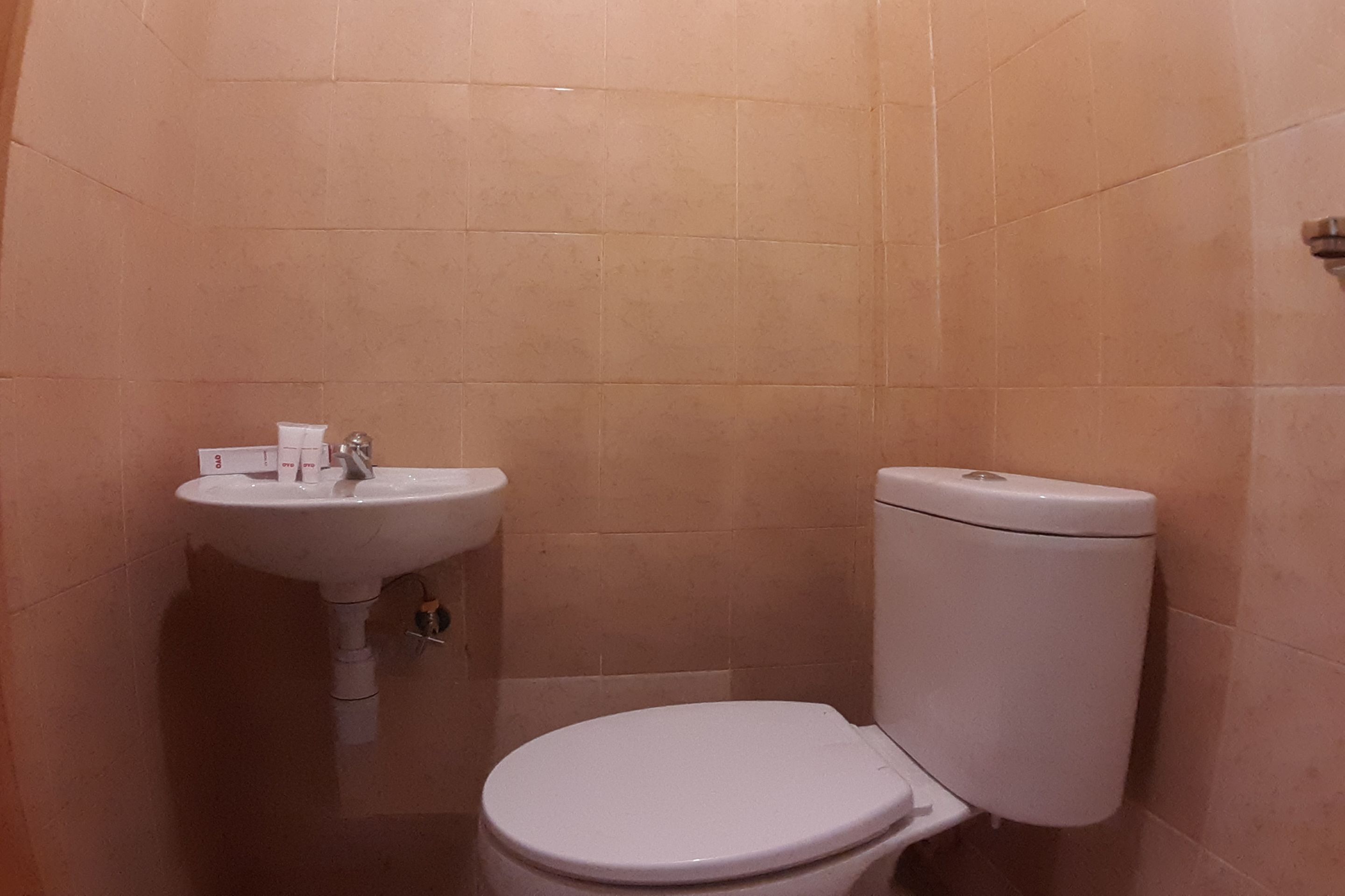 Photo - OYO 1053 Angelyn Home Stay