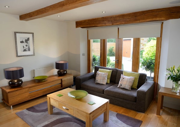 Cottage, 2 kamar tidur | Ruang keluarga | TV layar datar dan pemutar DVD