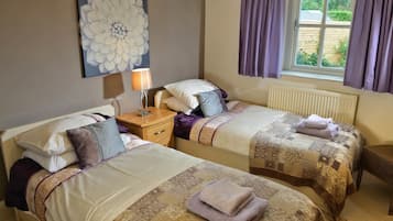 Cottage, 2 Bedrooms | Iron/ironing board, free WiFi, bed sheets