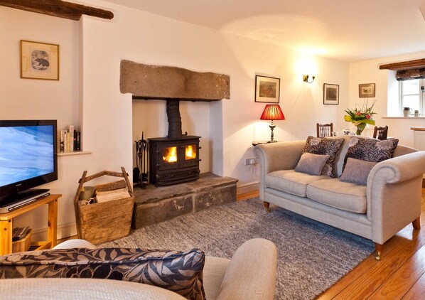 Cottage | Living room | Flat-screen TV, DVD player - The Dog House (Carnforth)