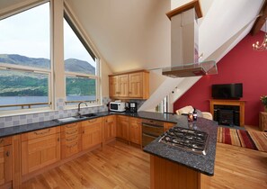 コテージ 3 ベッドルーム | 専用キッチン | 大型冷蔵庫、電子レンジ、オーブン、コンロ