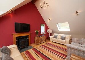 Cottage, 3 Bedrooms | Living area | Plasma TV - Skye Fall (Invergarry)