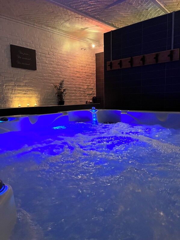 Couples treatment room(s), sauna, hot tub - L'Atterrissage (Santes)