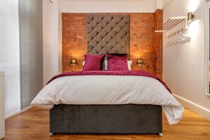Suite, Balcony, City View (Sleeps 6, with Hot tub) | 2 bedrooms, premium bedding, soundproofing, free WiFi - Swan Street Penthouse (Manchester)