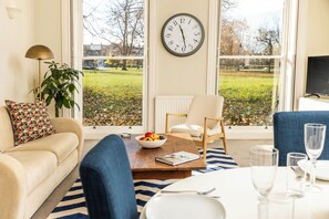 Appartement, 1 chambre | Aire de séjour | Téléviseur à écran plat