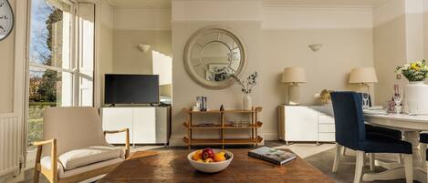 Departamento, 1 habitación | Área de sala de estar | Televisión de pantalla plana