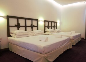 Egyptian cotton sheets, premium bedding, Select Comfort beds, minibar - Avasta Resort & Spa (Anuradhapura)
