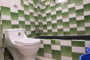 Dusche, Hydromassagedusche, kostenlose Toilettenartikel, Handtücher