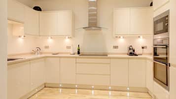 Apartment, 2 Bedrooms | Private kitchen | Coffee/tea maker, stovetop, electric kettle