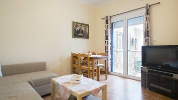 Apartment | Living area | 30-inch flat-screen TV with digital channels, TV, Netflix