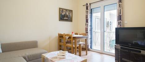 Apartment | Ruang tamu | 30 inci televisyen skrin rata dengan digital, TV, Netflix