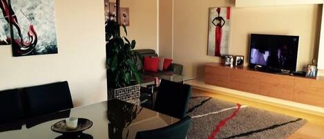 Penthouse, Meerblick | Wohnbereich | LCD-Fernseher