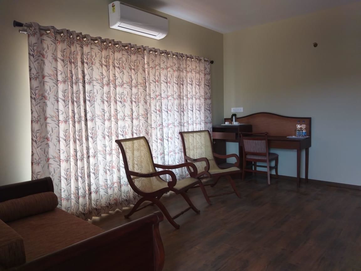 Deluxe Room, 1 Bedroom | Bathroom amenities