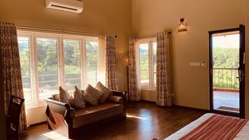 Deluxe Room, 1 Bedroom | Living area