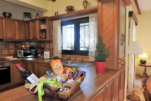 高级别墅 | 私人厨房 | 大冰箱、微波炉、烤箱、炉灶