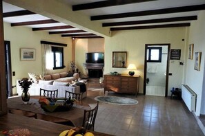 Superior-villa | Badeværelse | Bruser, brusehoved med spredningseffekt, gratis toiletartikler