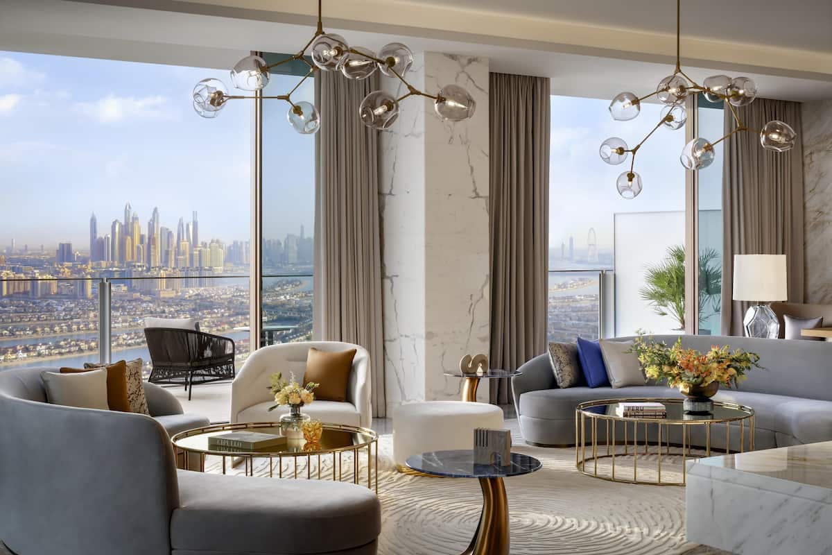 Horizon Penthouse | Premium bedding, minibar, in-room safe, desk