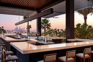 7 bars/lounges, 2 poolside bars, 4 beach bars, swim-up bar - Atlantis The Royal (Dubai)