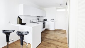 Apartment | Private kitchenette | Coffee/tea maker, fridge, microwave, oven - criston apartments - unique living (Tuebingen)
