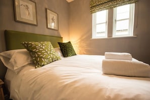 Cottage, 3 Bedrooms (Riber) | Individually decorated, individually furnished, iron/ironing board - Darwin Lake Holiday Village (Matlock)
