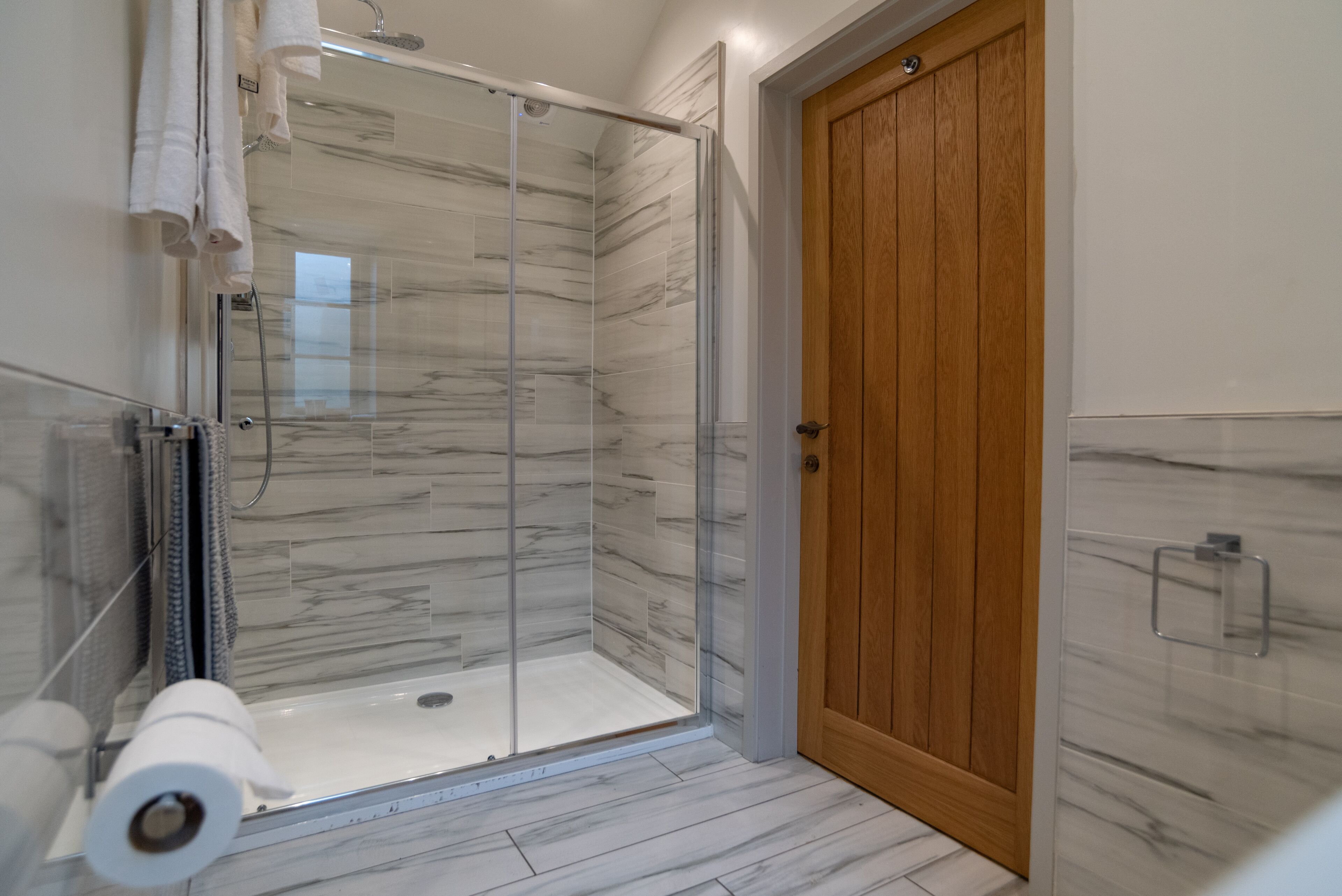Quarto casal luxo, suíte, vista para o pátio | Banheiro | Toalhas de banho 